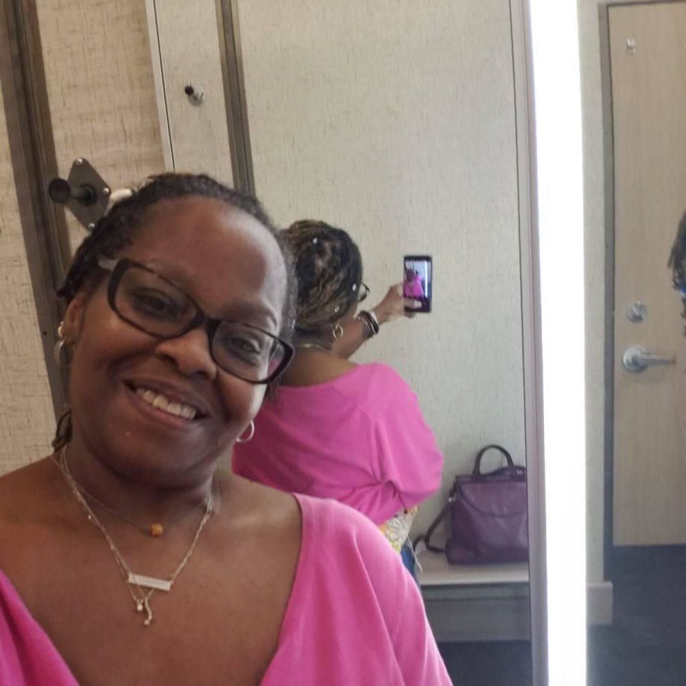 Meet your Posher, Elizabeth